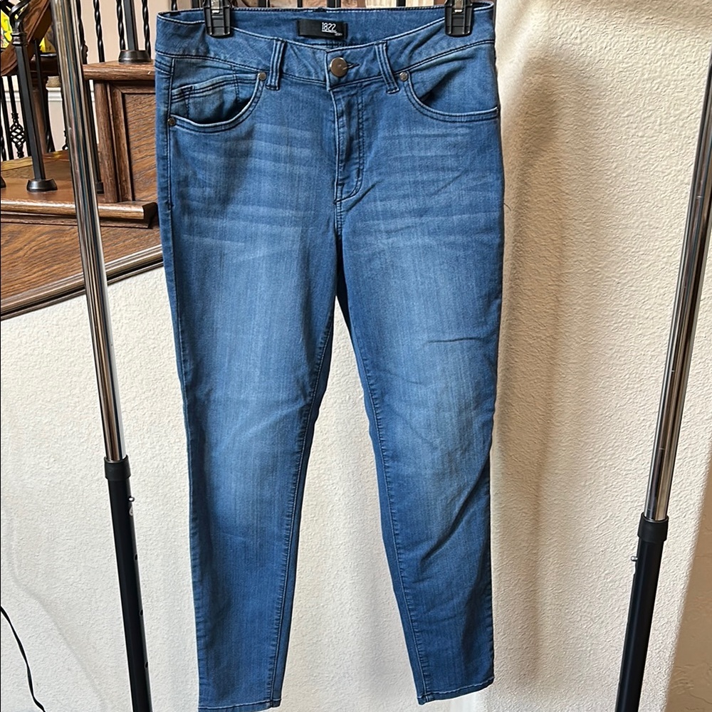 1822 Denim Blue Ankle Cropped Jeans